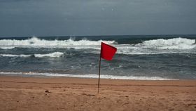 Curenții din mare fac ravagii, însă unii turiști nu vor să-i asculte pe salvamari. Specialiștii trag un semnal de alarmă: „În treizeci de ani n-am văzut așa ceva!”
